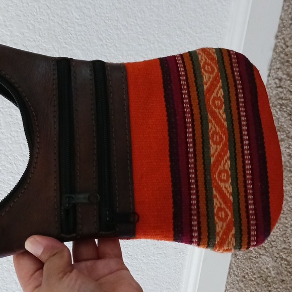 Shoulder bag cell phone holder handmade with genuine leather and Peruvian Textil - Picture 6 of 10
